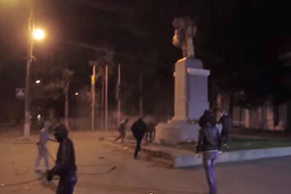 В Харьковской области снесли памятник Чапаеву