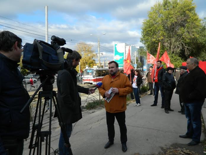 В Самаре прошел пикет, посвященной 21-й годовщине расстрела Советской власти