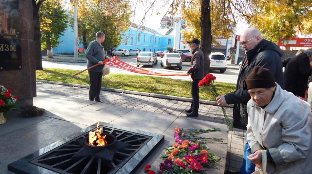 Барнаульские коммунисты провели акцию, посвященную 21-й годовщине трагических событий осени 1993 года