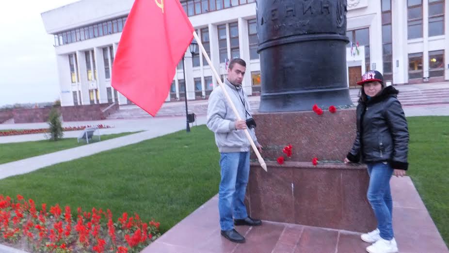 Калуга. Возложение цветов к памятнику В.И. Ленину