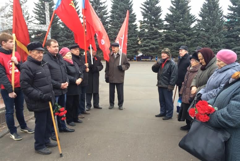 Шествиями, митингами и возложениями отметила Тульская область 97-летие Великого Октября