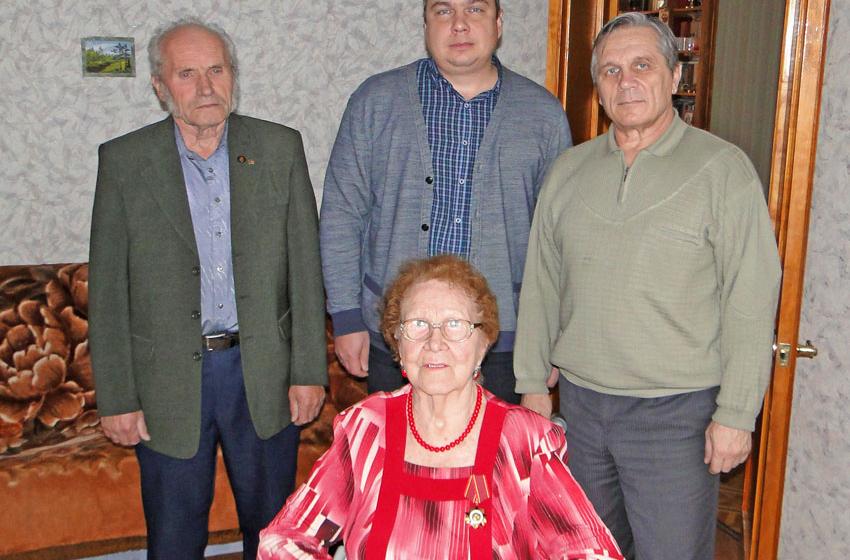 Почётного жителя Благовещенска Нину Релину наградили орденом «Партийная доблесть»