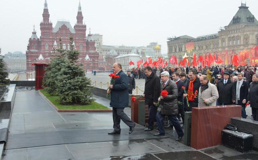 Г.А. Зюганов: «Единство - в уважении ко всей тысячелетней истории, к нашей великой Победе под Красным Знаменем Октября»