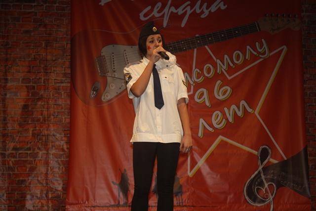 «И вновь продолжается бой». В Новосибирске прошел IV фестиваль комсомольской песни «Беспокойные сердца»