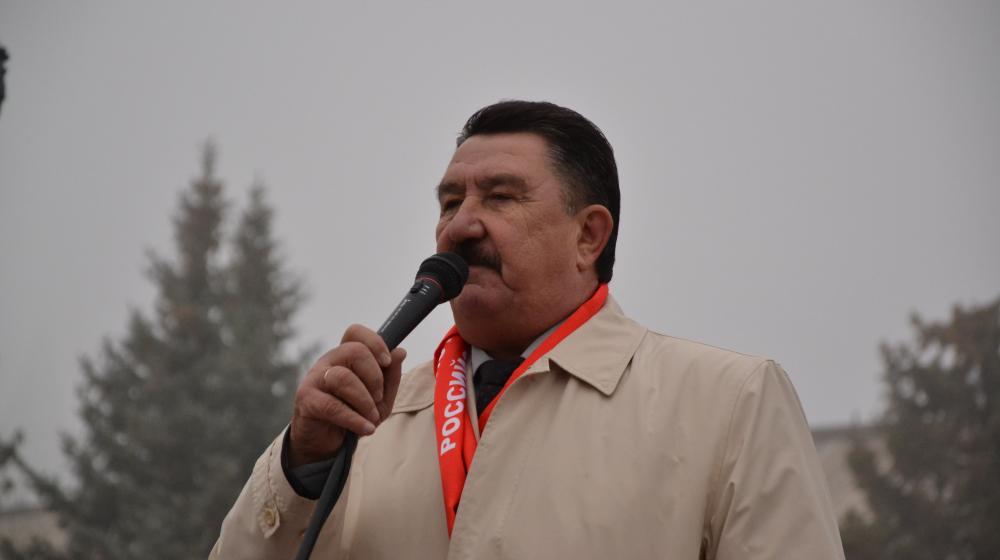 Во славу Великого Октября! Митинг и шествие в Астрахани
