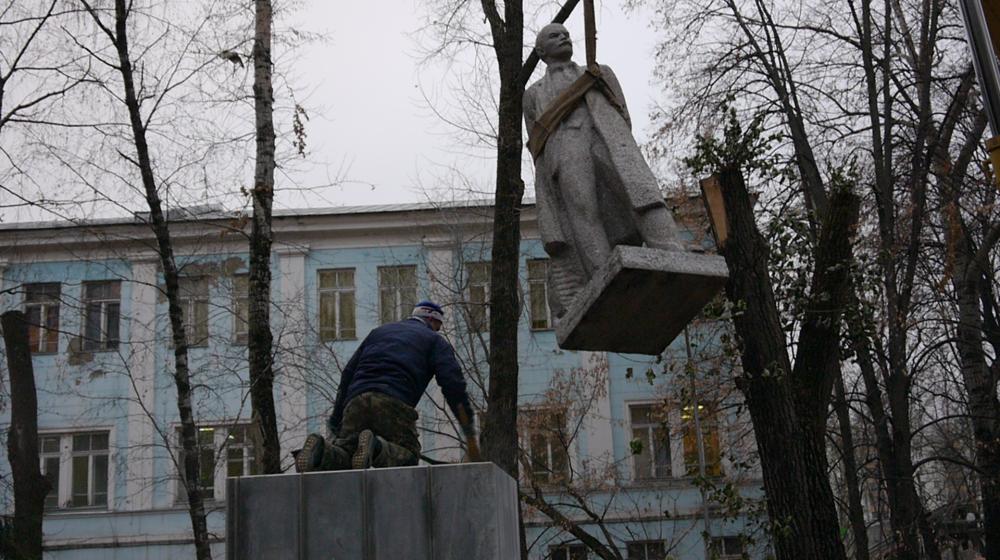 В липецком военном городке установили памятник В.И. Ленину