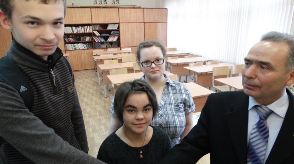 Лидер пермских коммунистов В.К. Корсун провел для школьников урок парламентоведения 