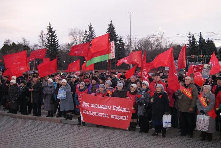В Красноярске состоялись праздничное шествие и митинг, посвященные 97-й годовщине Великого Октября 