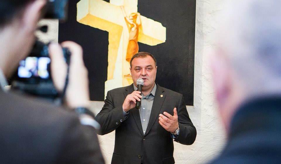 Депутаты Сергей Гаврилов и Александр Ющенко приняли участие в благотворительной акции «Художники России – детям Новороссии»