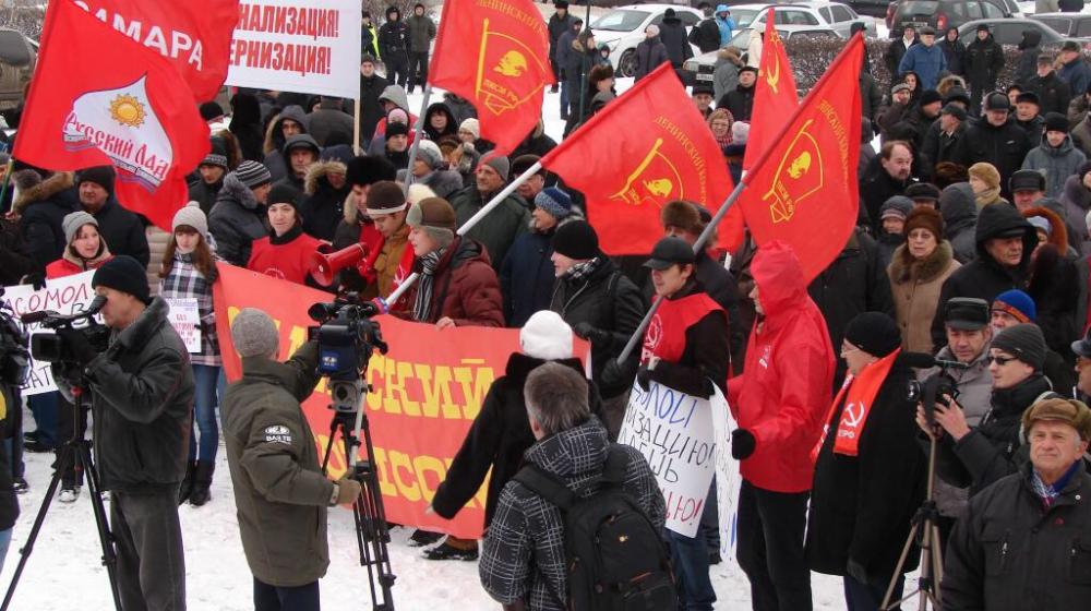 Около шестисот человек приняли участие в митинге против сокращений на АвтоВАЗе в Тольятти
