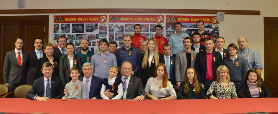 Г.А. Зюганов поздравил с Новым годом спортсменов и тренеров Спортивного клуба КПРФ. Фоторепортаж