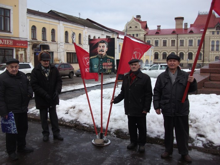 Ярославская область. Рыбинские коммунисты организовали митинг в честь Дня рождения И.В. Сталина
