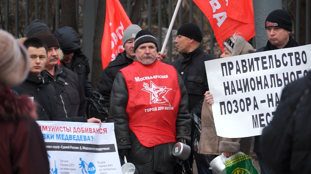 «Пилите, Дима, пилите…». Москвичи на встрече с депутатами-коммунистами потребовали отставки российского правительства