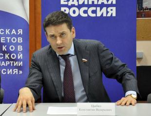 beyvora.ru: Сенатору-единороссу Константину Цыбко предъявили обвинение во взятках на 27 млн рублей, однако оставили на свободе под подпиской о невыезде