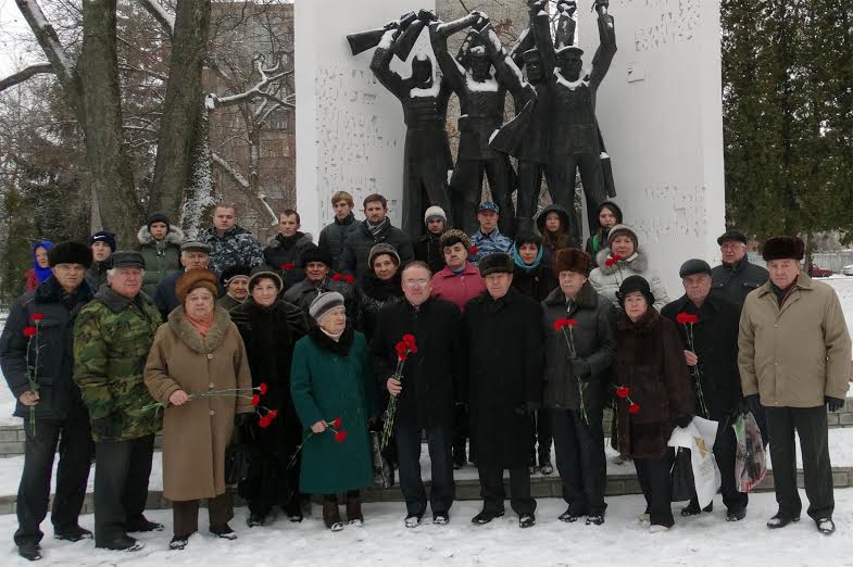 Куряне, коммунисты и комсомольцы, почтили память жертв контрреволюции