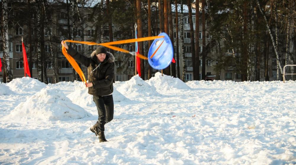 Красноярский край. Железногорские комсомольцы организовали спортивный праздник "Новогодняя олимпиада 2015"