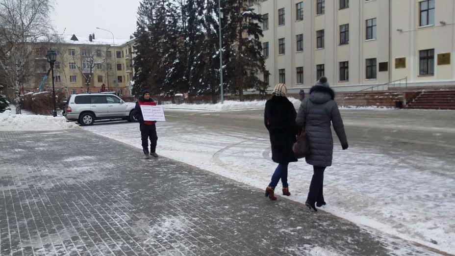 Пикеты депутатов-коммунистов Тюменской  области в поддержку Владимира Бессонова