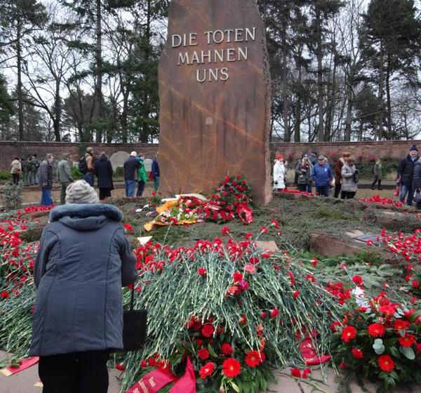 В Берлине состоялся марш памяти, приуроченный к 96-й годовщине убийства Карла Либкнехта и Розы Люксембург