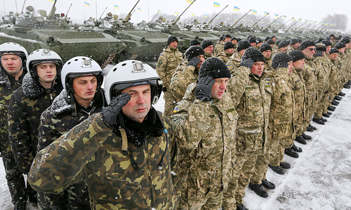 Украина готова начать войну. Почему необходимые решения для введения военного положения уже приняты, но Киев медлит?