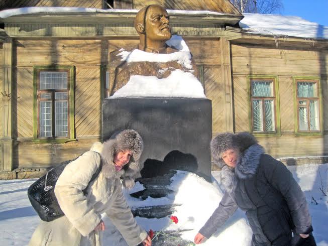 «Ленин жил! Ленин жив! Ленин будет жить!» Акция памяти коммунистов Кинешмы