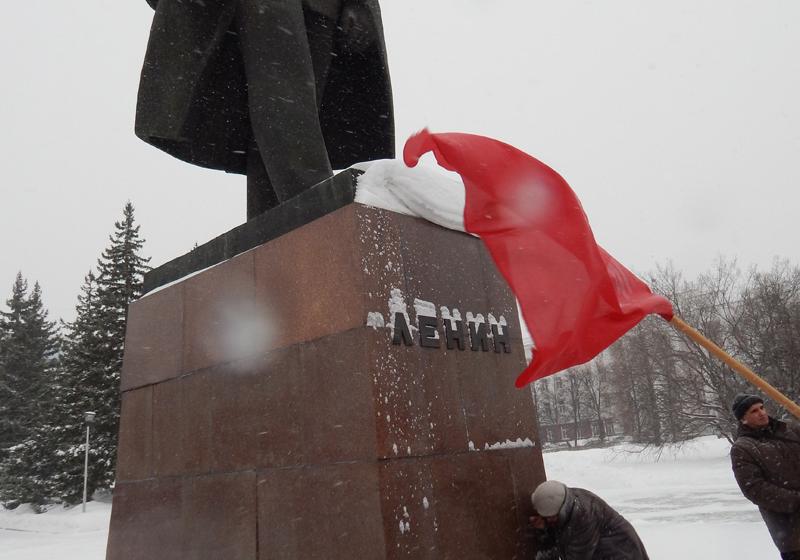 «Руки прочь от коммуниста Бессонова!». Акция барнаульских коммунистов
