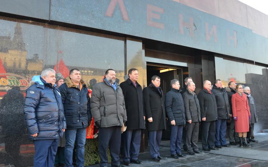 Возложение цветов к Мавзолею В.И. Ленина