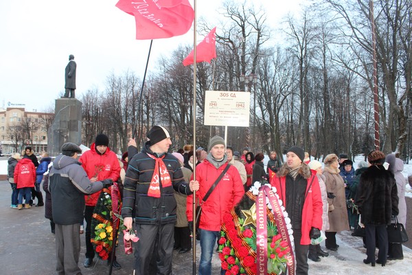 Новгородские коммунисты почтили память павших воинов-освободителей