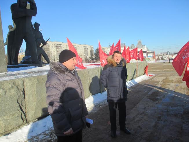 Нижегородские коммунисты возложили цветы к памятнику Владимиру Ильичу Ленину