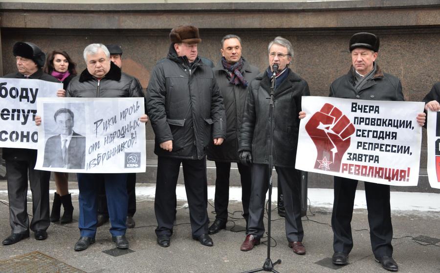 Бессонова не сдадим! В Москве состоялась встреча депутатов-коммунистов с избирателями