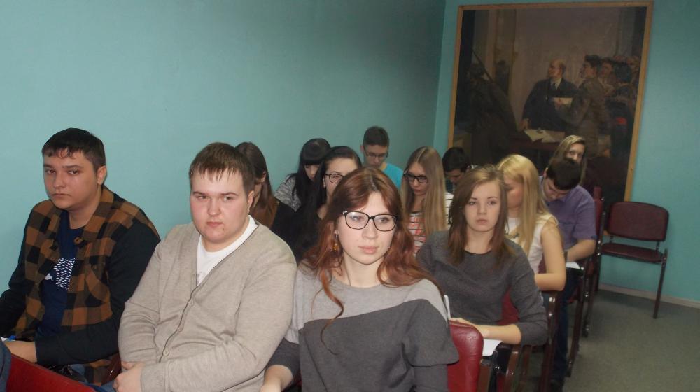В Алтайском крайкоме КПРФ прошло очередное практическое занятие для барнаульских студентов