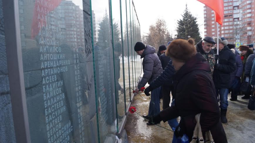 Пензенские коммунисты вышли на митинг в День Советской Армии и Военно-Морского Флота