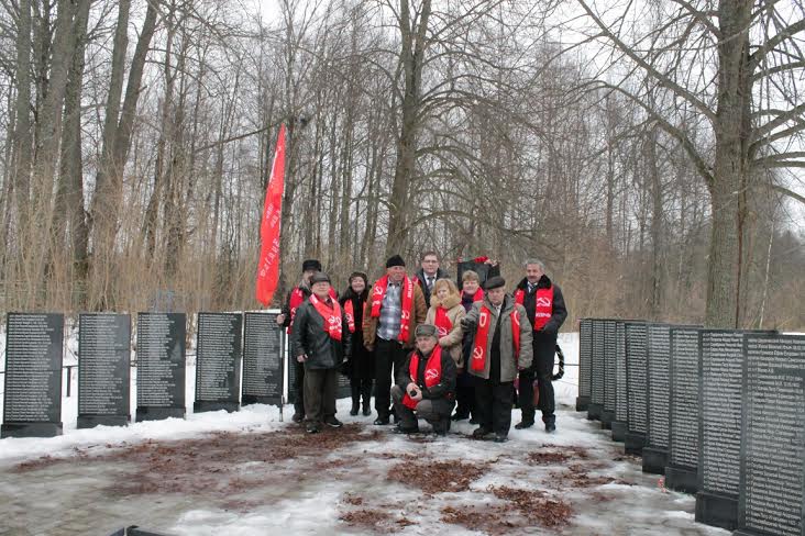 Псковские коммунисты провели митинг у комплекса Героя Советского Союза Александра Матросова