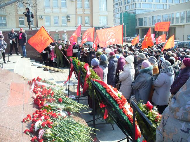 Митинг коммунистов и их сторонников у подводной лодки С-56 во Владивостоке