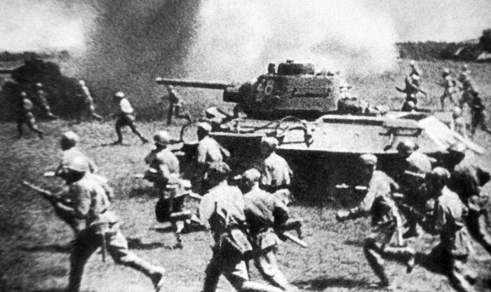 Пора заняться собиранием истории Отечества. Писатель Андрей Рудалёв о дискуссиях вокруг советской победы во Второй мировой войне
