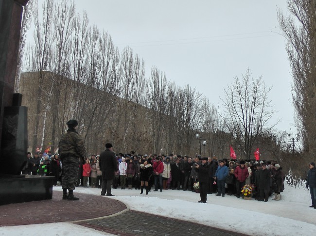 Саратовская область. В Балаково прошло возложение цветов к памятнику «Землякам, погибшим в Афганистане и локальных конфликтах»