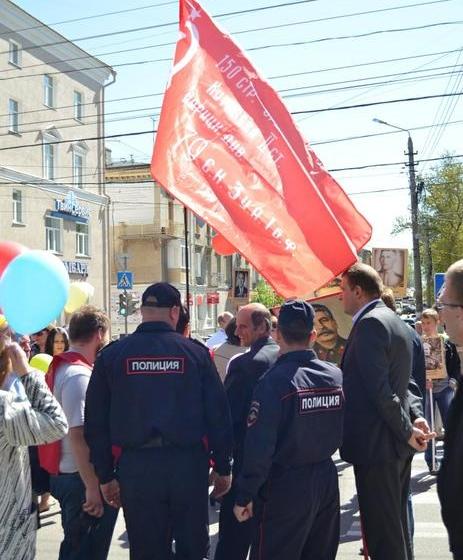 Заместитель председателя Тульской областной думы Алексей Лебедев потребовал от власти в год 70-летия Великой Победы на всех официальных мероприятиях представлять Знамя Победы