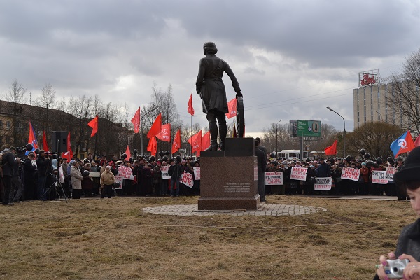 В Великом Новгороде прошёл митинг против отмены льгот и за отставку Правительства Медведева   