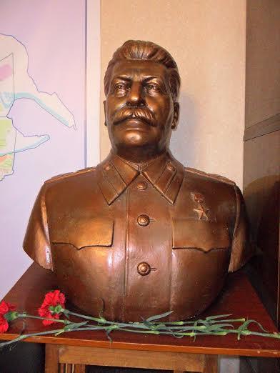 Астраханские коммунисты почтили память И.В. Сталина