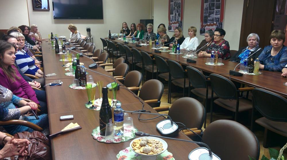 Г.А. Зюганов поздравил с 8 марта сотрудниц аппарата ЦК и фракции КПРФ в Госдуме