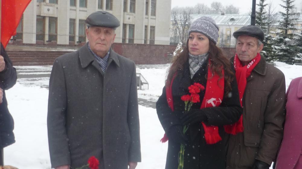 Возложение калужских коммунистов в годовщину смерти И.В. Сталина 