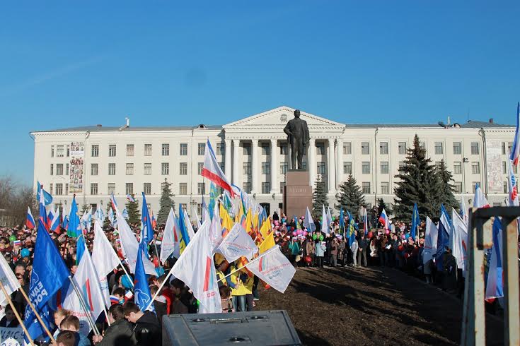 Псковские коммунисты приняли участие в митинге в честь годовщины присоединения Крыма 