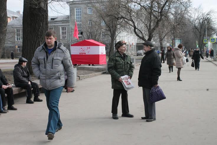 Пикет псковских коммунистов в день памяти И.В. Сталина