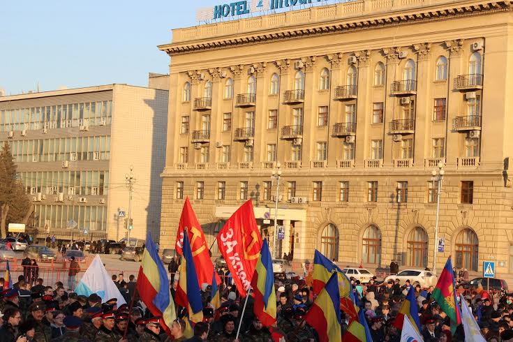 К годовщине воссоединения России и Крыма сталинградские коммунисты отправили юбилейный гуманитарный груз