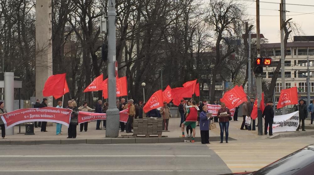 Краснодарский край. Коммунисты вышли на пикет против поборов за капитальный ремонт домов