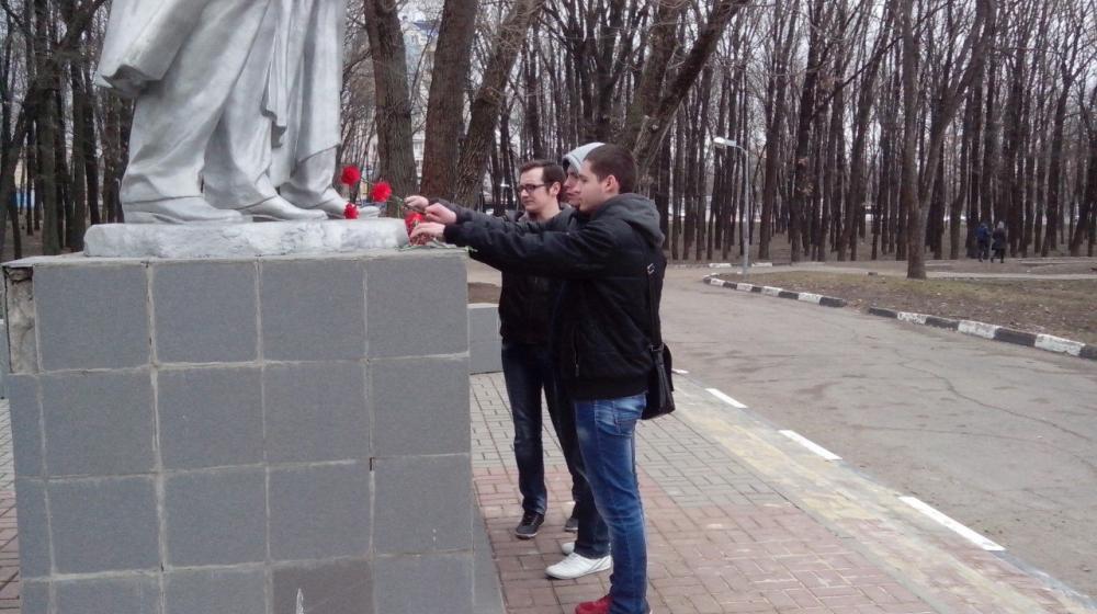 Комсомольцы и коммунисты Белгорода почтили память Карла Маркса