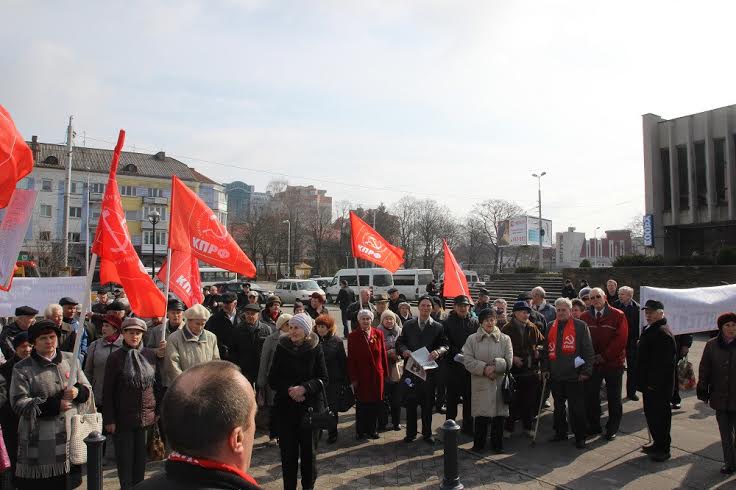 Калининградские коммунисты провели митинг с требованием отставки правительства Медведева