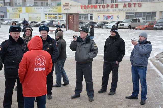 Вологодская область. Полиция и мэрия Череповца незаконно запрещают публичные мероприятия без уведомления на площади Химиков