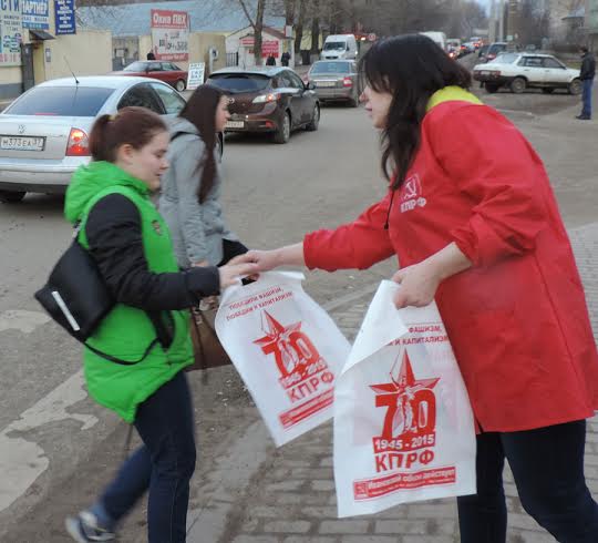 Комсомольцы Иванова провели «красную улицу» в микрорайоне  Меланжевого комбината