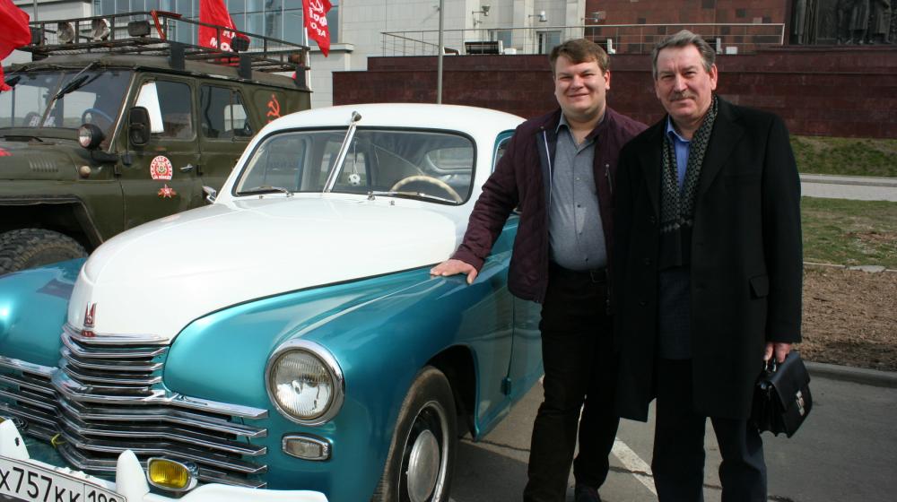 Коммунисты Москвы провели автопробег к 70-летию Победы
