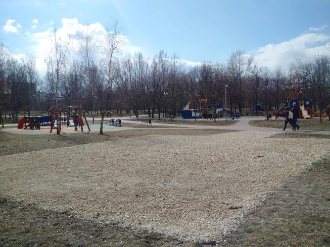 Москва. В Северном Медведково активисты противостоят застройке парка в пойме реки Яузы